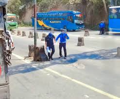 नागढुंगा थप्पड काण्ड : ट्राफिक इन्सपेक्टर र सहायक हवल्दार दुवैको जिम्मेवारी खोसियो